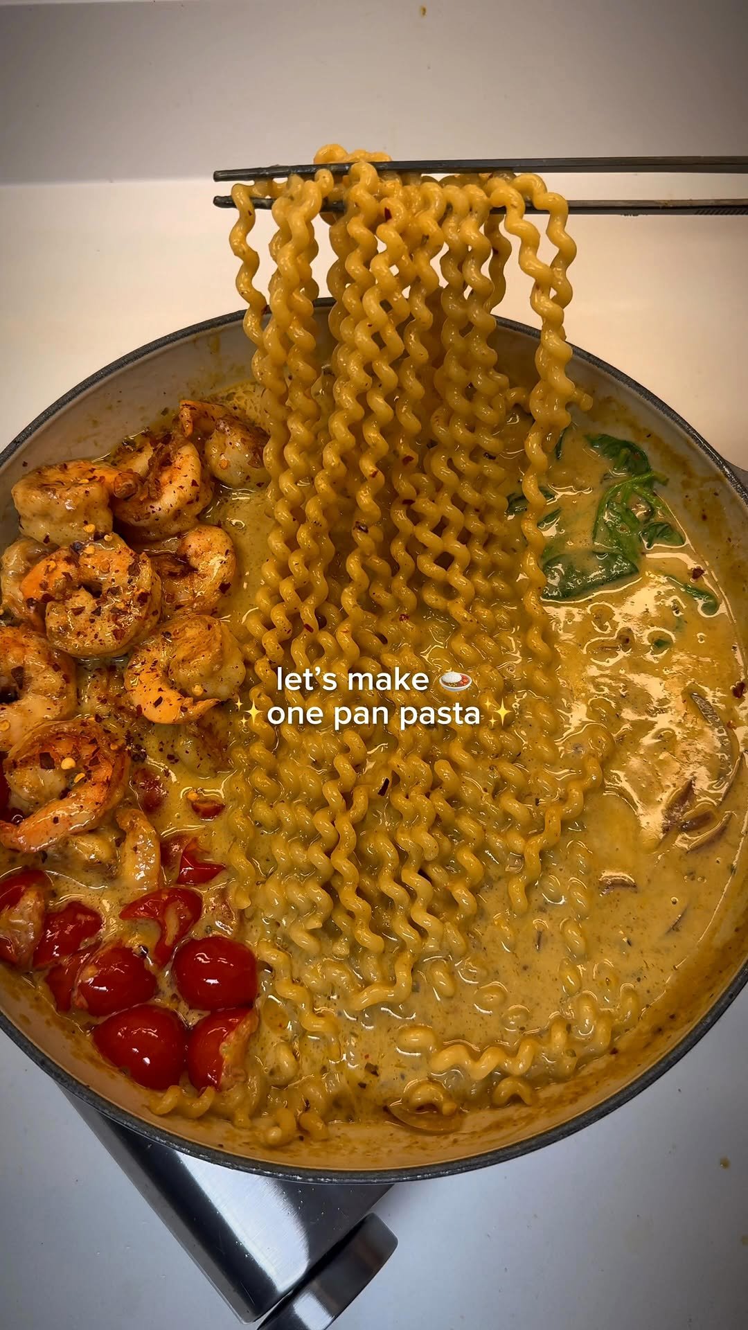 haileyateit 게시물 이미지: This ain’t your average one-pan pasta 🍝
The...