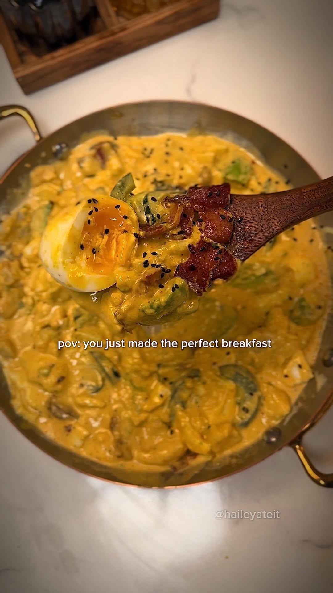 haileyateit 게시물 이미지: This ain’t your average breakfast🍳 It’s loaded...