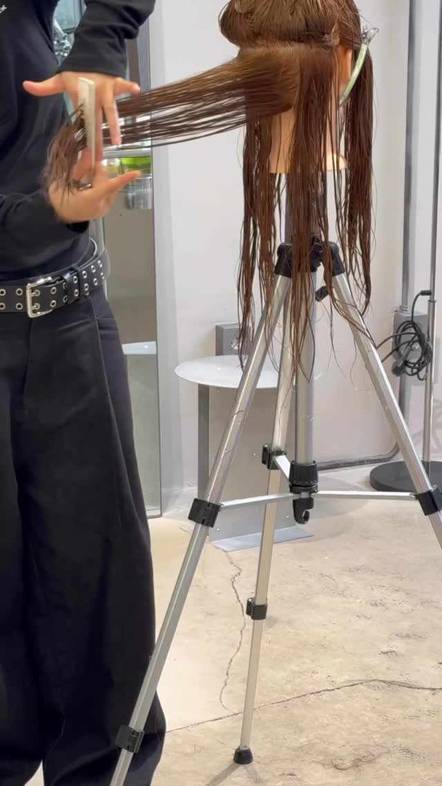 hair.tan_ 게시물 이미지: T A N _ ha i r  s tud  i o 

우리가 늘 그리던 
빈티지한...