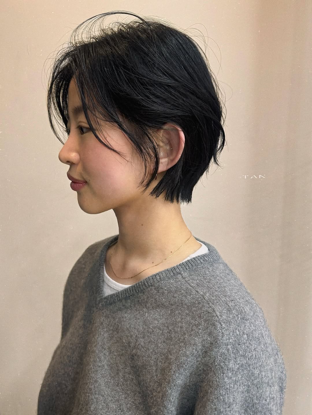 Photo by TAN hair studio _ 혜 원 in 탄헤어스튜디오. May be an image of one or more people, bangs and text.