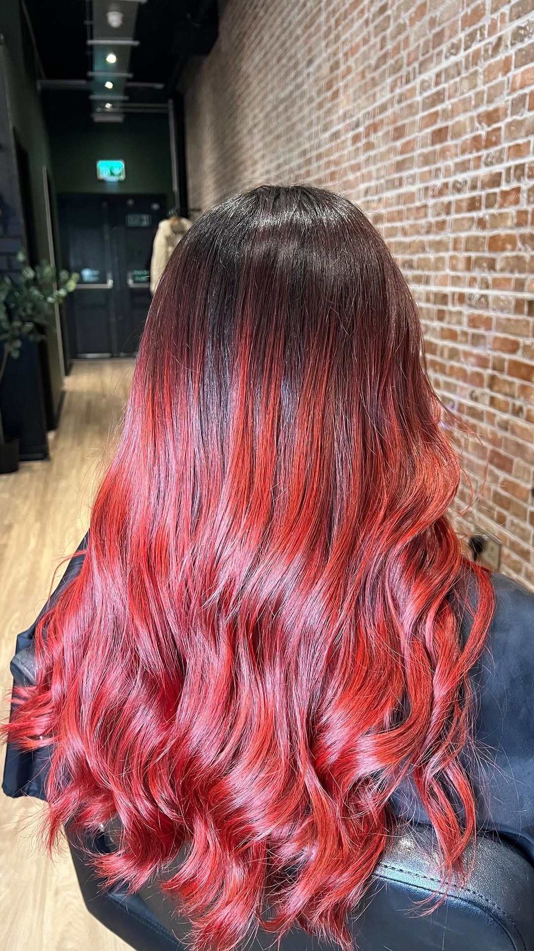 hairbyhollyx_ 게시물 이미지: Painting this hair is everything 🥀🎨

#wellauki...