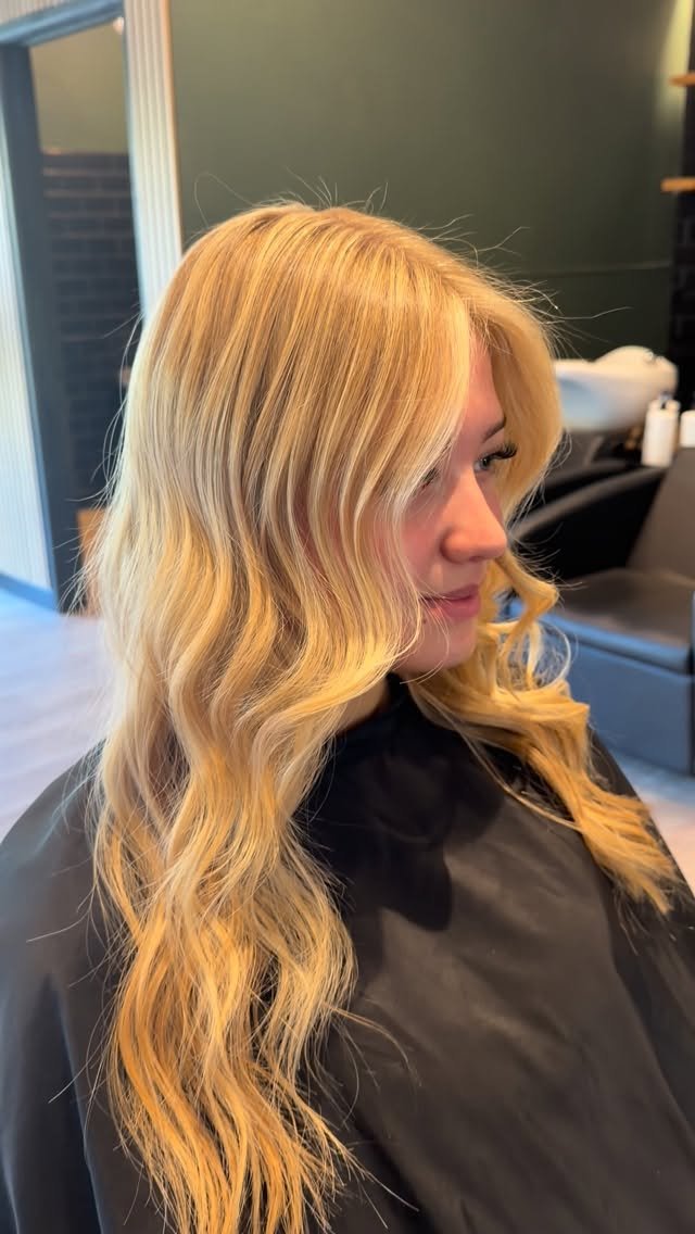 hairbyhollyx_ 게시물 이미지: I’m in my soft blonde girl era...