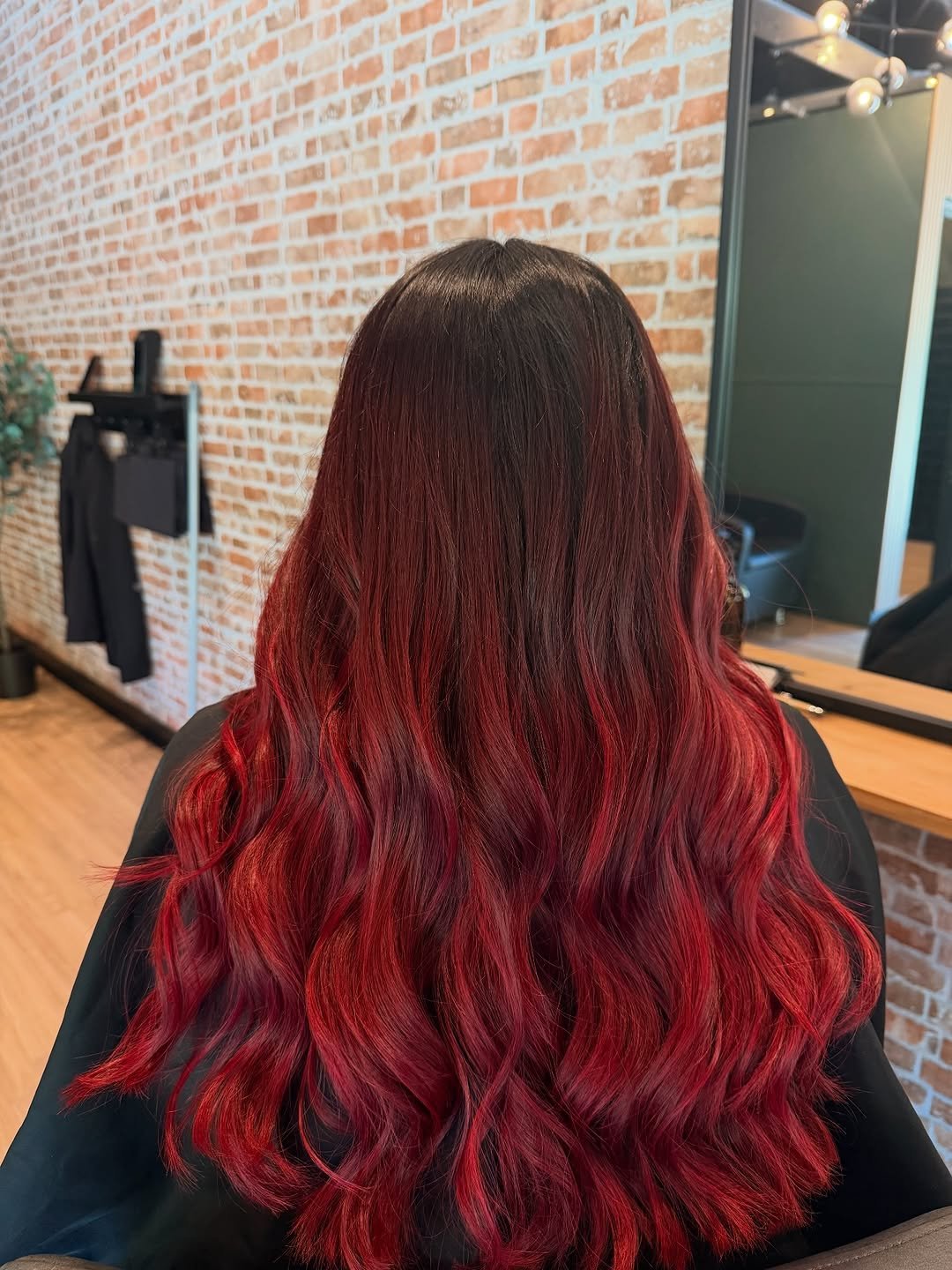 hairbyhollyx_ 게시물 이미지: April as it was—quiet wins and better hair 🤍🍸🌷🩷🎀🫶🏼