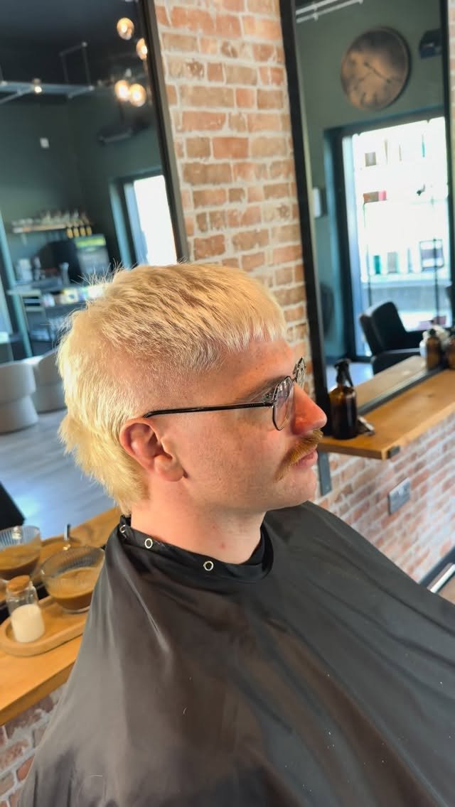 hairbyhollyx_ 게시물 이미지: White blonde scalp bleach 🫧

Using...