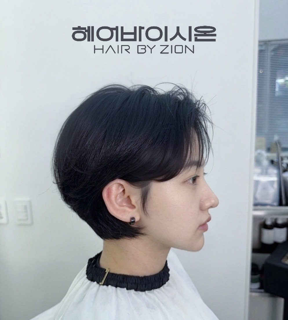 hairbyzion_zion 게시물 이미지: 🍋
숏컷이나 짧은 단발 고객님 경우 
스타일링 드라이 때 첫 네이프는 하지않아요...