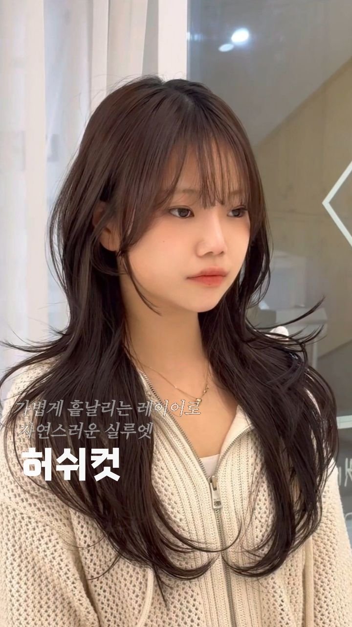 hairdia_suwon 게시물 이미지: 가볍게 떨어지는 레이어로 
자연스러운 얼굴형 보정🤍

가벼움과 볼륨감,
둘 다...