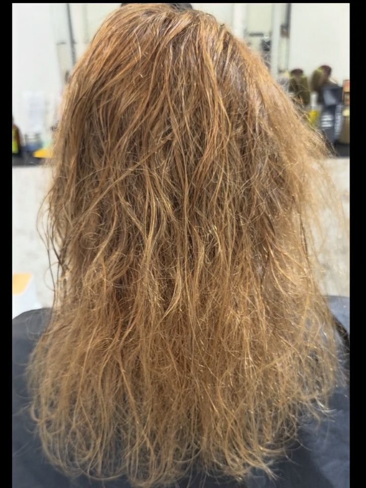 hairmaster_kim 게시물 이미지: 반복적인 케라틴 시술로 머리가 터진모발은 케라틴으로 진행 하시면 큰일 나기 때문에...