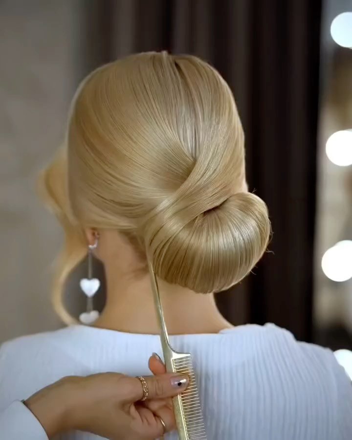 hairtips.diy 게시물 이미지: Try your favourite hairstyle ❤️❤️
By...