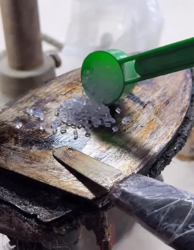 hairtopperfactory 게시물 이미지: How to make nano ring hair extensions in...