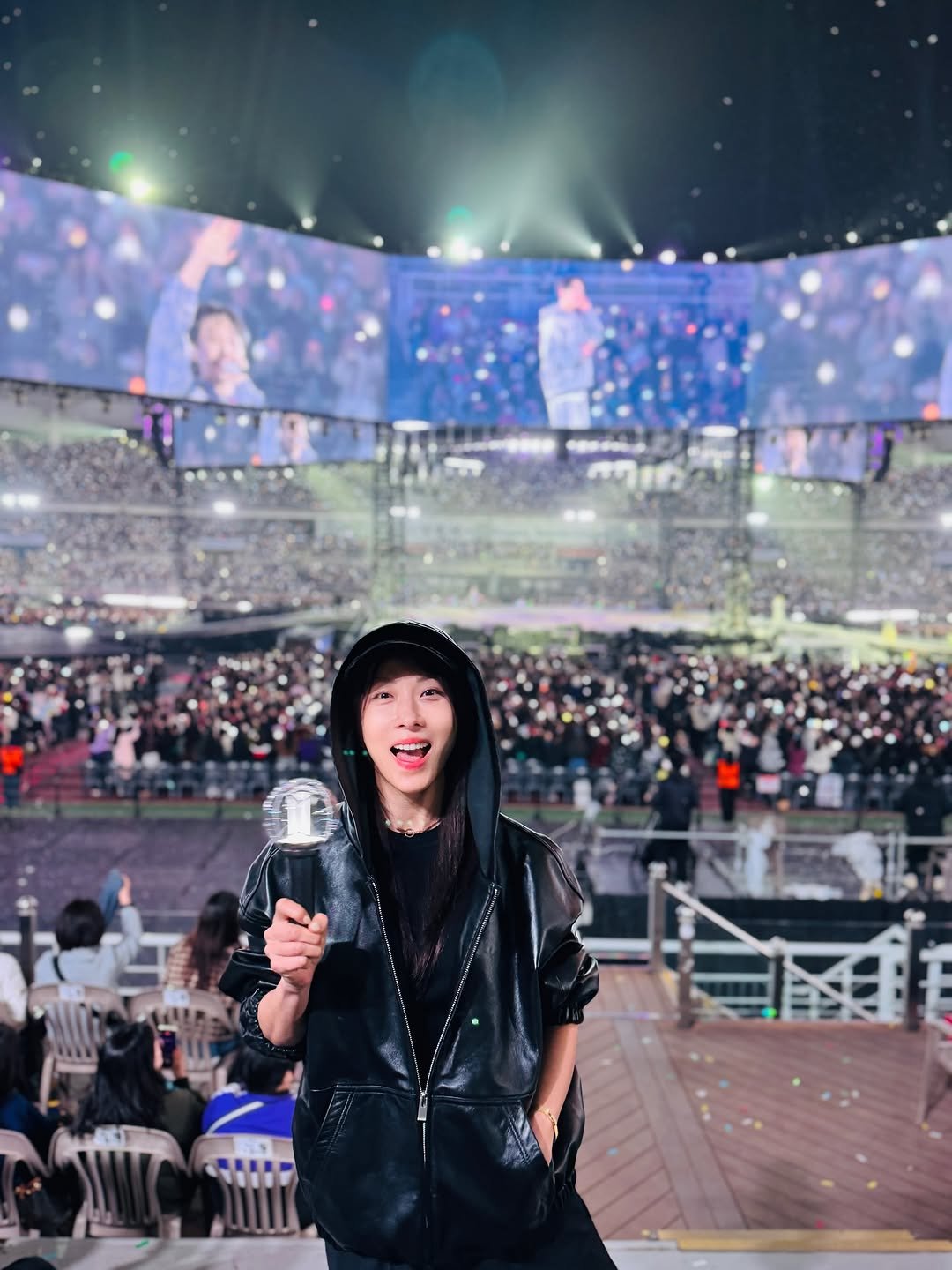 Photo by 하지원 on April 11, 2026. May be an image of one or more people, bangs, concert and text.