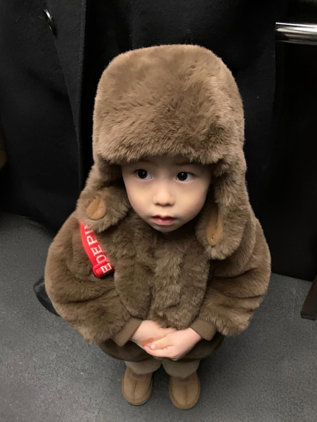 Photo by 하준맘 또는 미안이라고 불러주세요 on January 26, 2026. May be an image of baby, duffle coat, hat, parka, snowsuit and text.