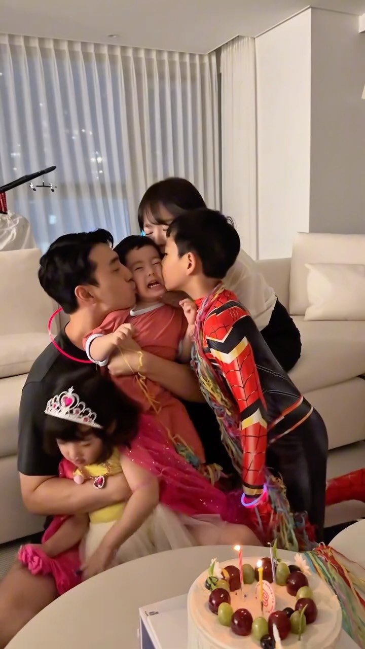 hajunmom_daily 게시물 이미지: 오늘은 서준이의 두 번째 생일이에요🎂🎂
오늘의 주인공, 황서준!
진심으로 생일...