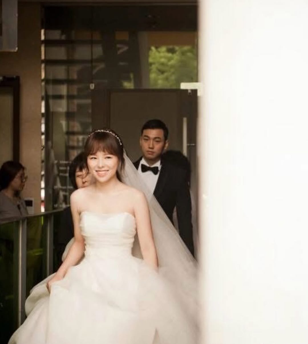 Photo by 하준맘 또는 미안이라고 불러주세요 on January 29, 2026. May be an image of one or more people, wedding and text.