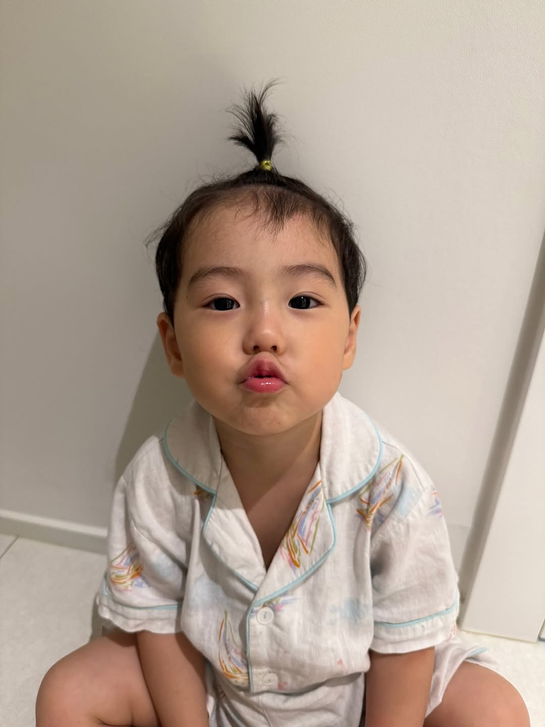 Photo by 하준맘 또는 미안이라고 불러주세요 on August 28, 2025. May be an image of 1 person, baby, hair, bath robe and text.