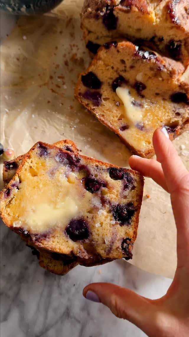 halfbakedharvest 게시물 이미지: Blueberry Muffin Bread! Blueberry muffins are...