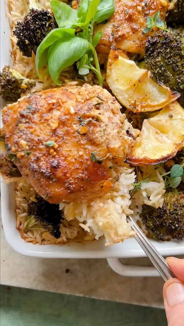 halfbakedharvest 게시물 이미지: One Pan Lemon Pepper Yogurt Chicken and Rice 🤍...