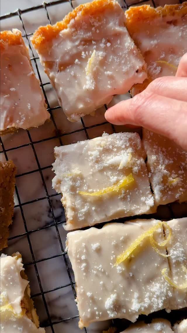 halfbakedharvest 게시물 이미지: Lemon Blondies. These are my absolute...