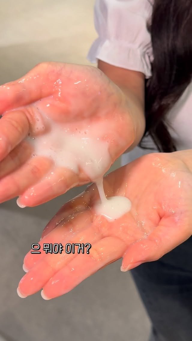 ham2_ni__ 게시물 이미지: 약국에만 판다는 이것..? 

피부 뒤집어져서 속상해서 약국으로 달려갔는데 
대뜸...
