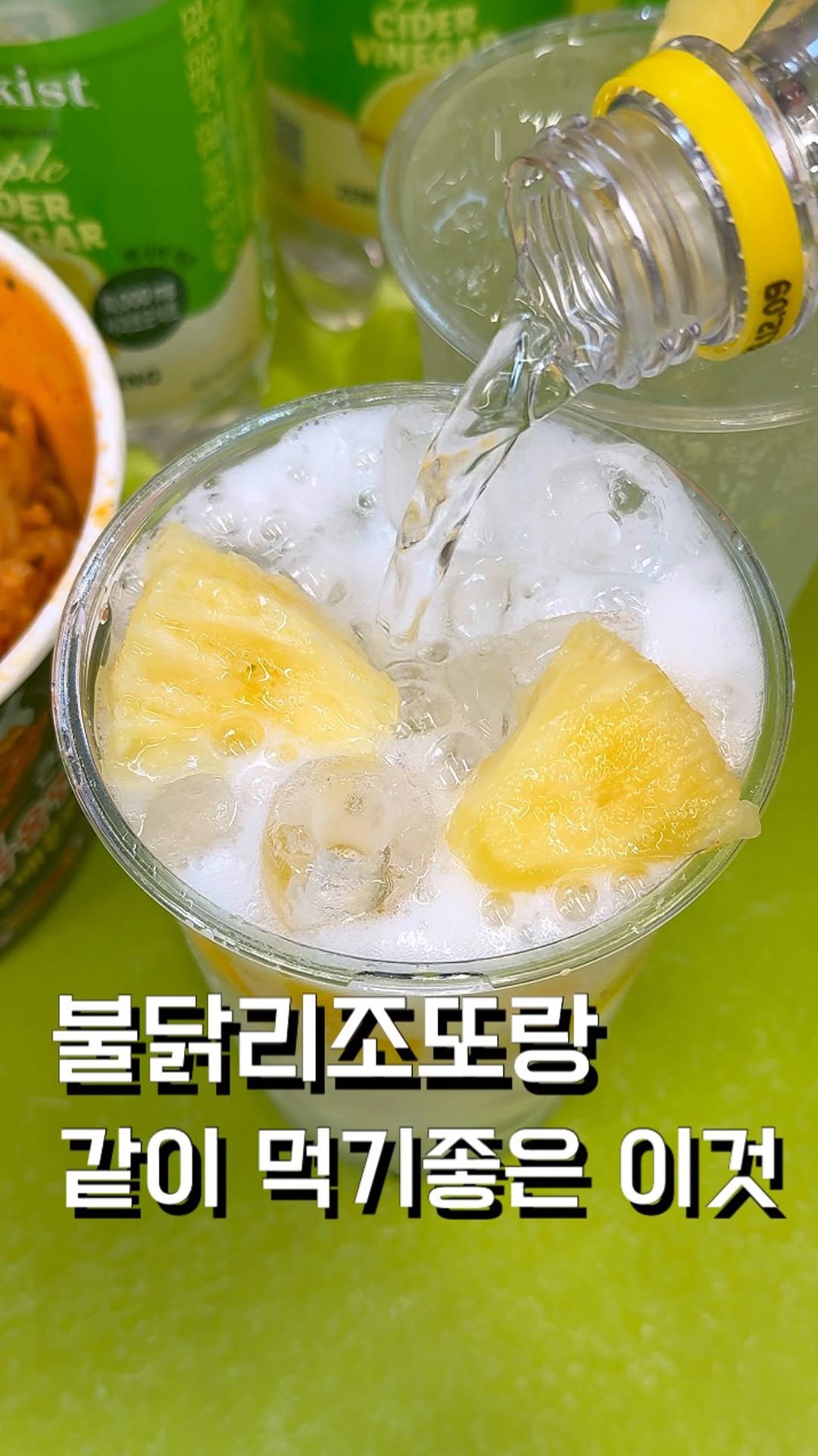 ham2_ni__ 게시물 이미지: 불닭볶음면 더 맛있게 먹는법? 

불닭볶음면 뚜껑 뜯고 면 뿌신다음 삼각김밥 +...