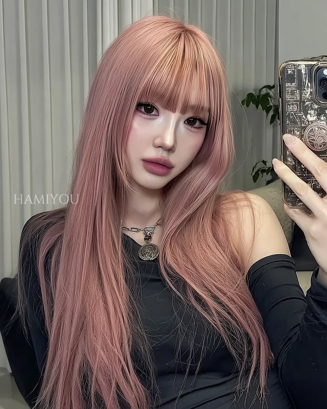 Photo by 하미유 원장 김효은 | 부평미용실 블랙빼기, 복구탈색, 염색, 백금발 in 부평역 with @hamiyou_h2, @hamiyou_blond, and @hamiyou___. May be a selfie of one or more people, bangs, makeup and text.