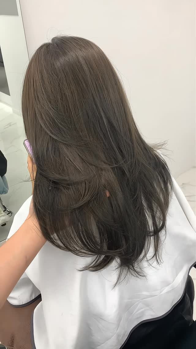 hamiyou_hn 게시물 이미지: #탈색없이염색 

탈색없이 애쉬색감이 가장 잘 표현되는 #올리브애쉬브라운

 
 
...