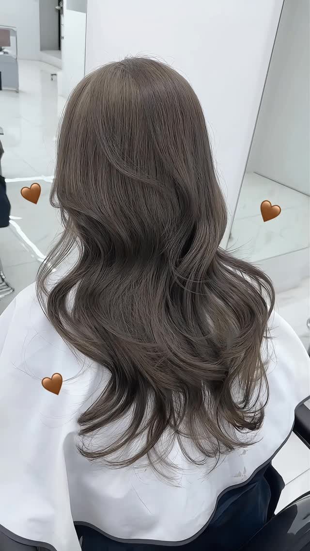 hamiyou_hn 게시물 이미지: #탈색없이염색 🤎

 
탈색없이 가장 인기많은 #밀크애쉬브라운 
부드러운컬러감으로...