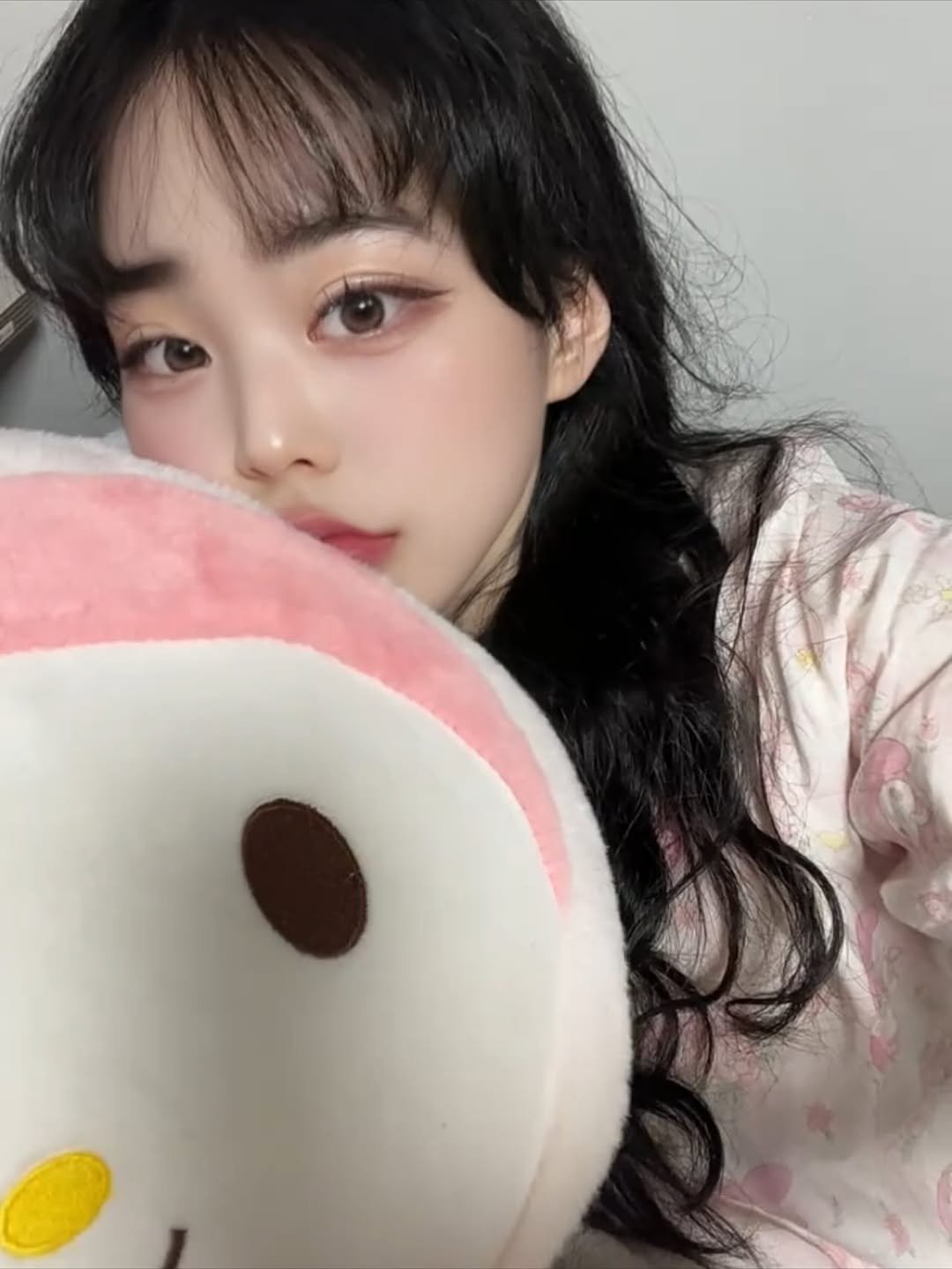 Photo shared by 손지냥 | 냥까스 on October 18, 2025 tagging @sanrio_kr. May be an image of one or more people, hair and text.