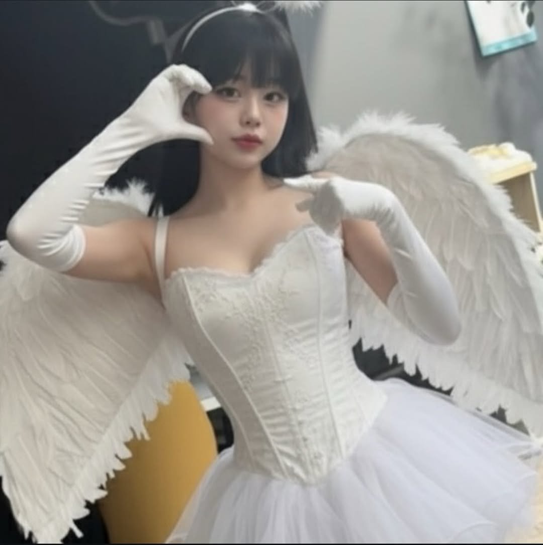 Photo by 손지냥 | 냥까스 on November 09, 2025. May be an image of costume and text.