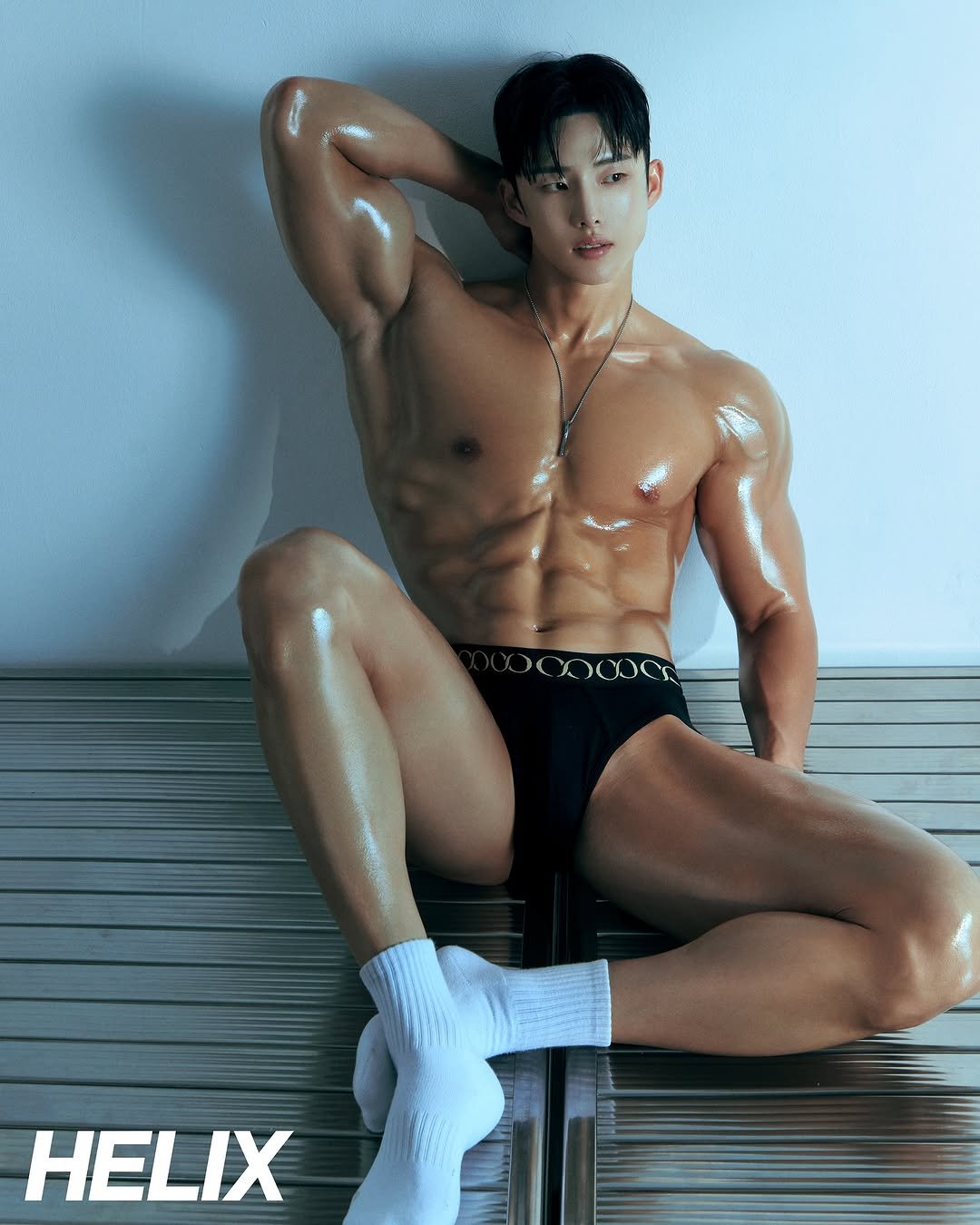Photo shared by 헬릭스 스튜디오 - HELIX 바디프로필 | 바디화보 | 배우프로필 | 개인화보 | 짐웨어 | 언더웨어 on November 18, 2024 tagging @seoyoonwoo, @studio_helix, and @hamzikong.