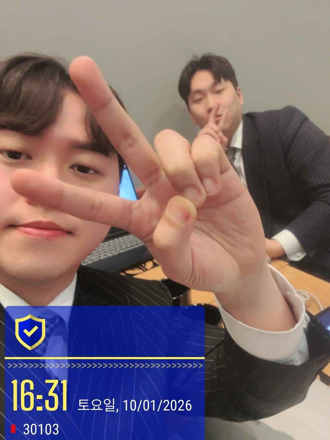 han._.wolf 게시물 이미지: 우리 꼭 돈 많이 벌자 라고 약속했던
내 하나뿐인 친구 태종이와. 처음 시작했던...