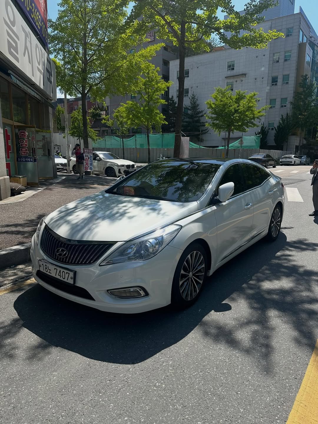 han._.wolf 게시물 이미지: 수백 수천번 고민하며 산 울붕이.

드디어 제 인생 첫 차, 
그랜저 HG...
