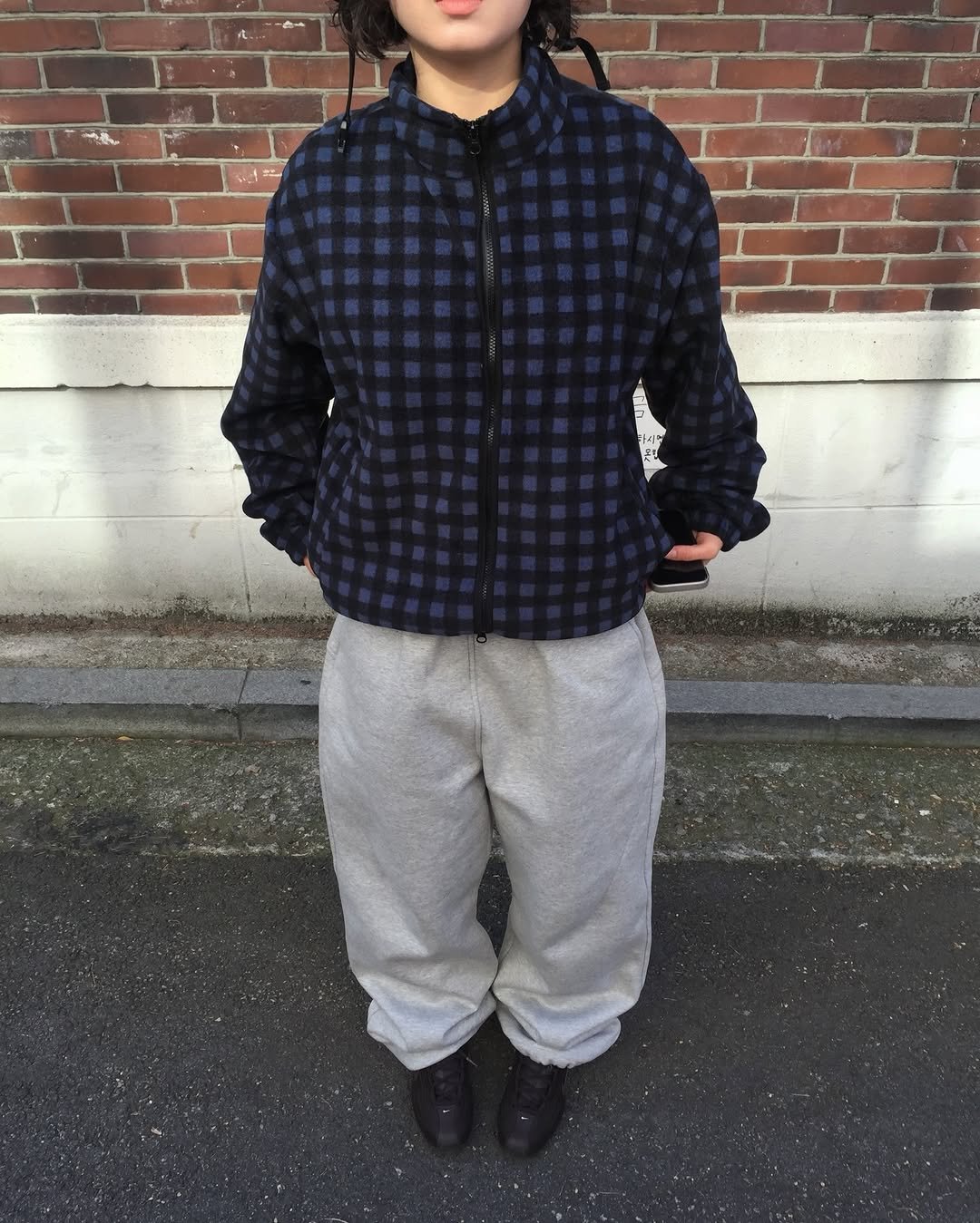 Photo shared by 한울 | 모노한울 on December 04, 2025 tagging @mono.hanwul. May be an image of duffle coat, sweatpants, fleece, parka and text.