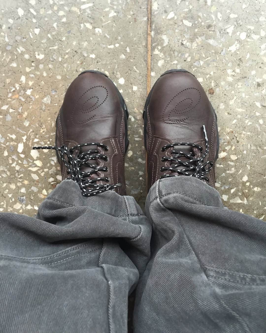 Photo shared by 한울 | 모노한울 on December 07, 2025 tagging @asics, and @kream.co.kr. May be an image of wingtip shoes, toecap shoes, boots and text.