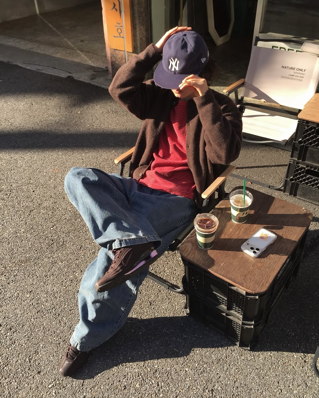 Photo shared by 한울 | 모노한울 on October 21, 2025 tagging @nike, and @mono.hanwul. May be an image of smoking, duffle coat, cigarette and text.