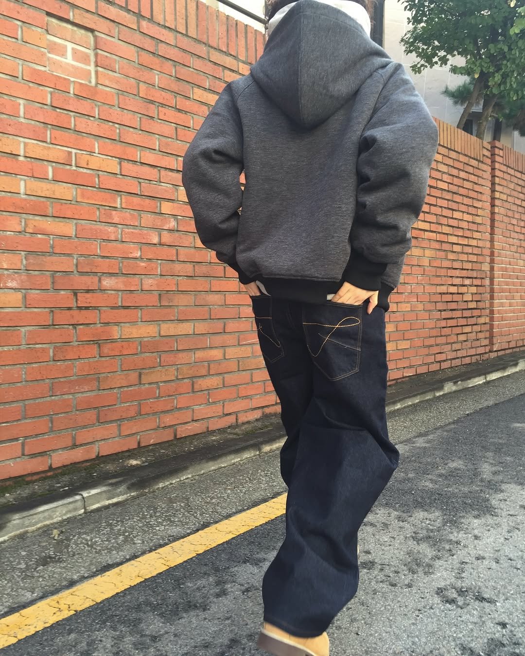 Photo shared by 한울 | 모노한울 on December 17, 2025 tagging @mono.hanwul. May be an image of duffle coat, jacket and text.