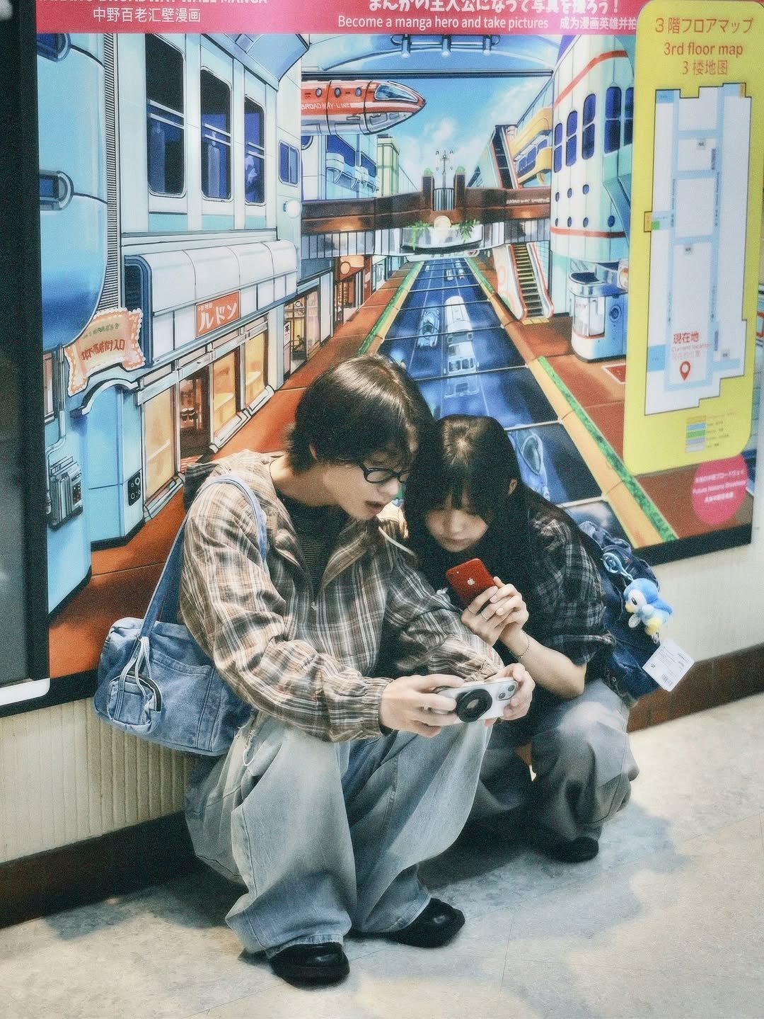Photo shared by 승한•スンハン on August 12, 2025 tagging @hanabimarket_. May be an image of 2 people, emu, duffle coat, poster, newspaper, magazine and text.