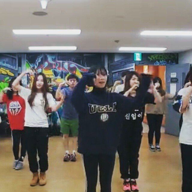 hana_jjjang 게시물 이미지: #춤스타그램#댄스타그램#방송댄스#트와이스#우아하게#강습#첫날

오랜만에 방댄 강습👱
우앙 씐난당🎶