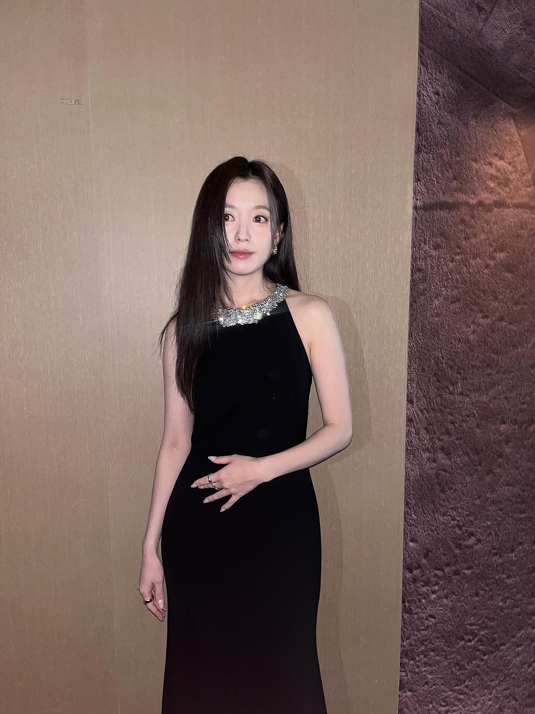 Photo shared by Hanhyojoo on September 27, 2025 tagging @aluu_syeon, @aluu_minseon, @kimringring, @parkmanhyun, @bhent_boss, @jonghun_baeg, and @fromnow_here_. May be an image of 1 person, dress and text.