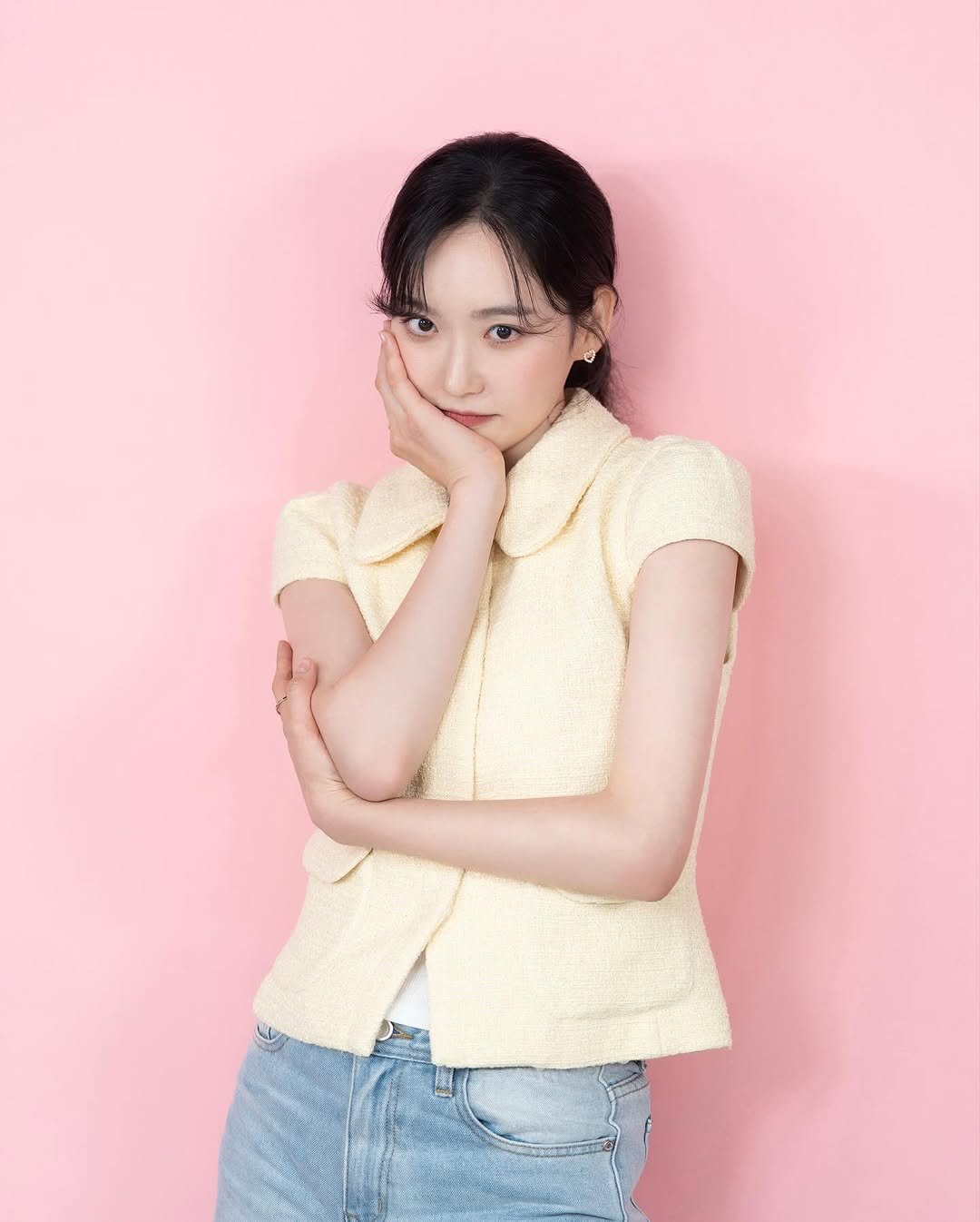 Photo by 한지현 on September 22, 2025. May be an image of one or more people, braids, makeup, top, blazer and text.