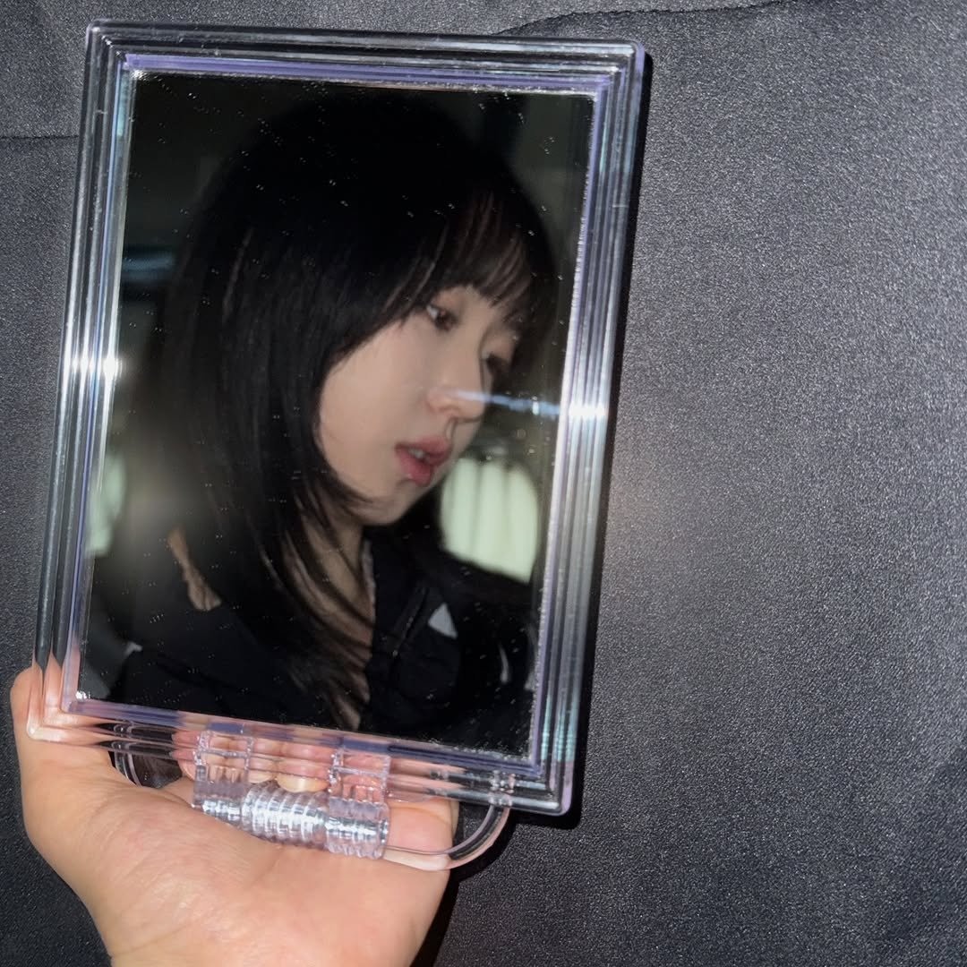 Photo by 한지현 on October 05, 2025. May be an image of 1 person, makeup, mirror and text.