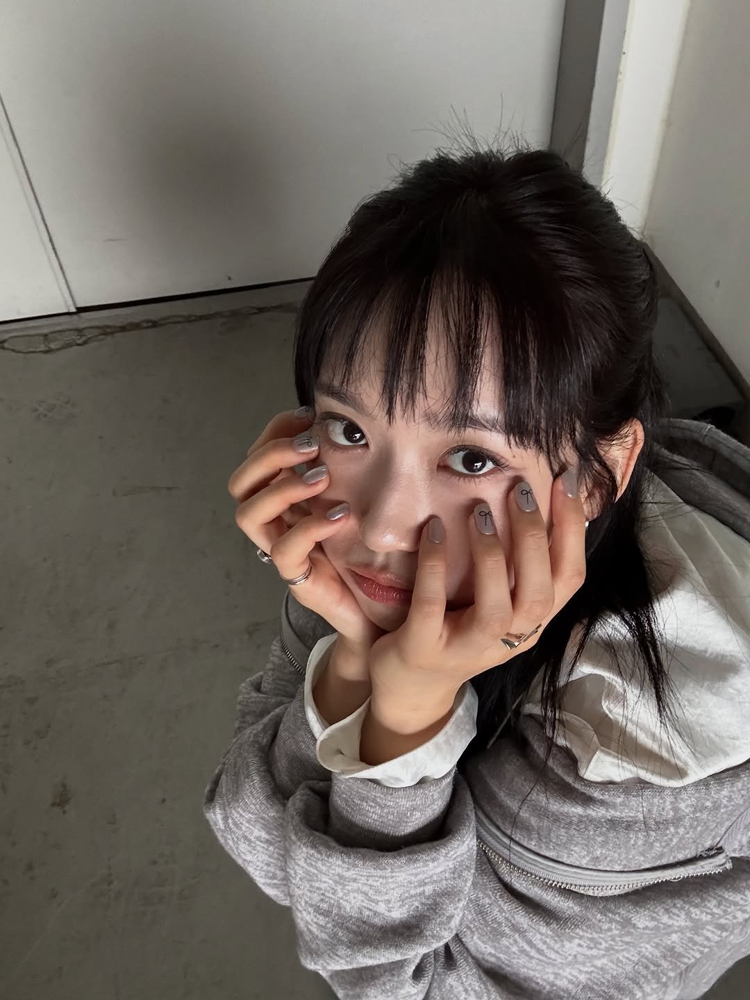 Photo by 한지현 on October 06, 2025. May be an image of 1 person, hair, duffle coat, parka and text.