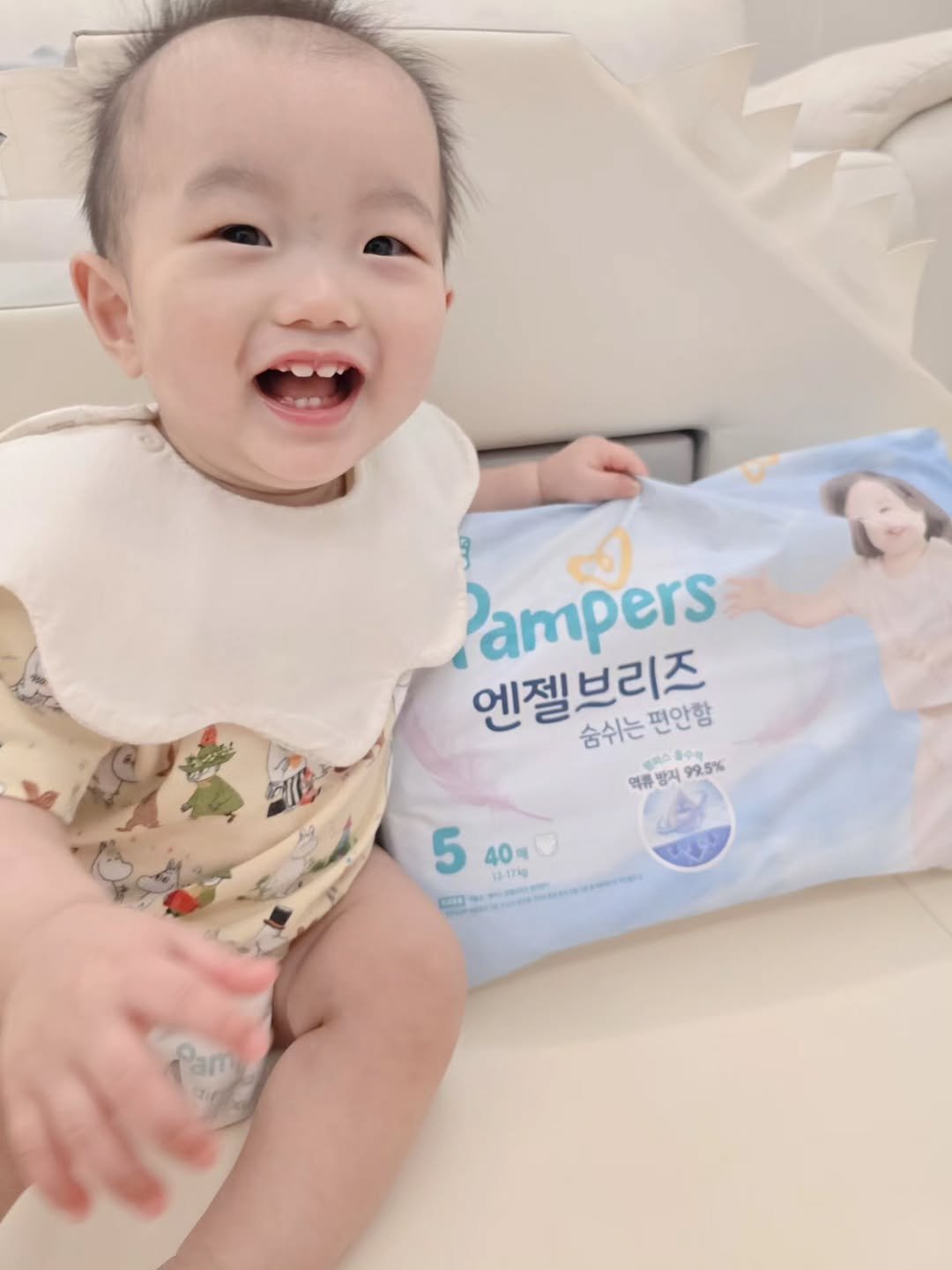 Photo shared by 한콩이 ☘️ 육아 | Motherhood | 育兒 on July 22, 2025 tagging @pamperskr. May be an image of 2 people, diaper, baby bed and text.
