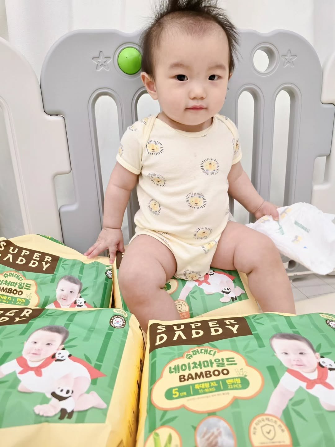 Photo shared by 한콩이 ☘️ 육아 | Motherhood | 育兒 on September 13, 2025 tagging @superdaddykorea. May be an image of 3 people, baby, oatmeal cookies, baby bed, diaper, durian, wafer, hamper and text.