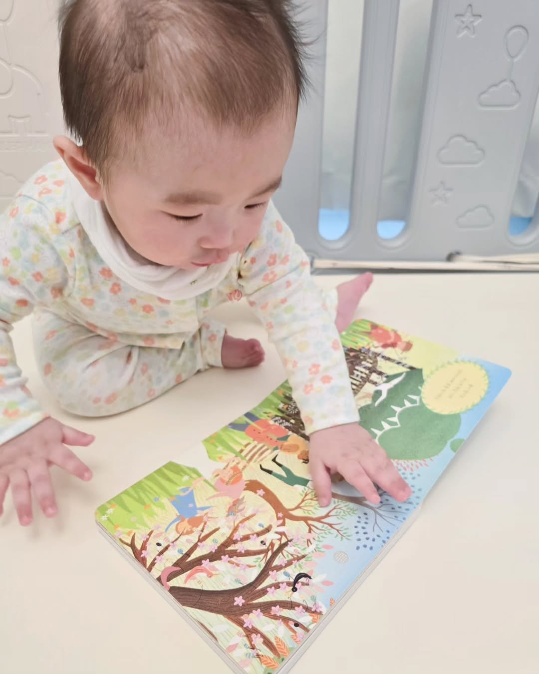 Photo shared by 한콩이 ☘️ 육아 | Motherhood | 育兒 on May 21, 2025 tagging @woongjinmarket_official. May be an image of 1 person, baby, book and text.