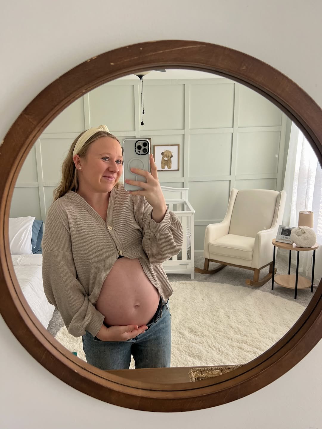 hannahharvestinghealth 게시물 이미지: Only a couple more months until we get to meet...
