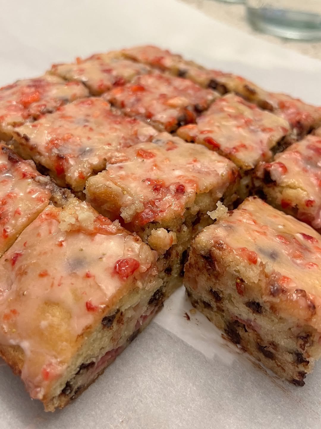 Photo shared by Hannah Leone | Gluten Free Recipes on January 29, 2026 tagging @iamwellandgood, @theeverygirl, @traderjoeslist, @mindbodygreen, @bobsredmill, @enjoylifefoods, @thefeedfeed, @traderjoes, @buzzfeedtasty, @thefeedfeed.glutenfree, @thefeedfeed.recipevideos, @thefeedfeed.baking, and @wellandgoodeats. May be an image of cake, fudge, scone, baked goods and text.