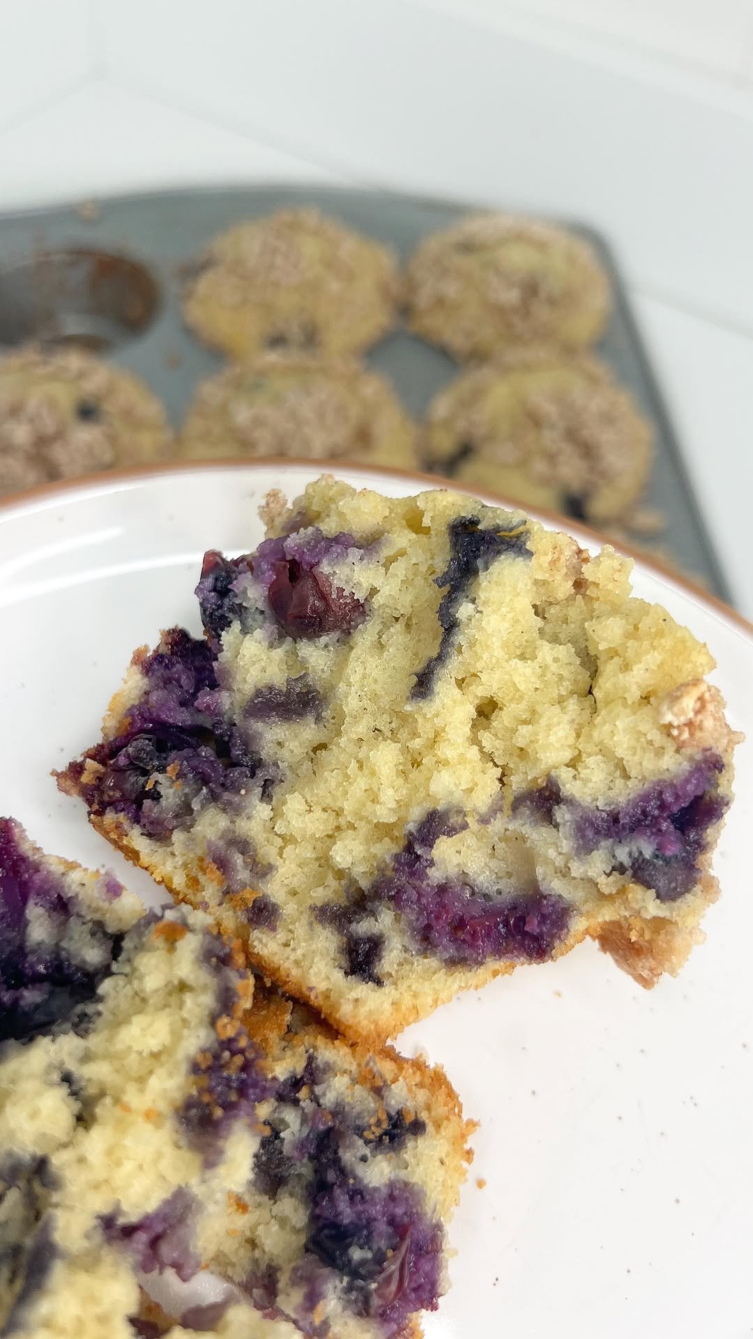 hannahharvestinghealth 게시물 이미지: Blueberry Crumb Muffins!
 
i n g r e d i e n t...