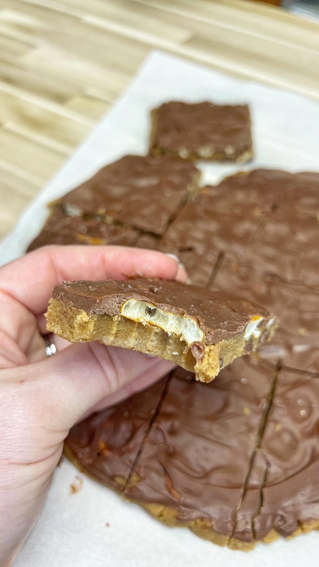hannahharvestinghealth 게시물 이미지: Protein Cookie Dough Pretzel Bark!
 
i n g r e...