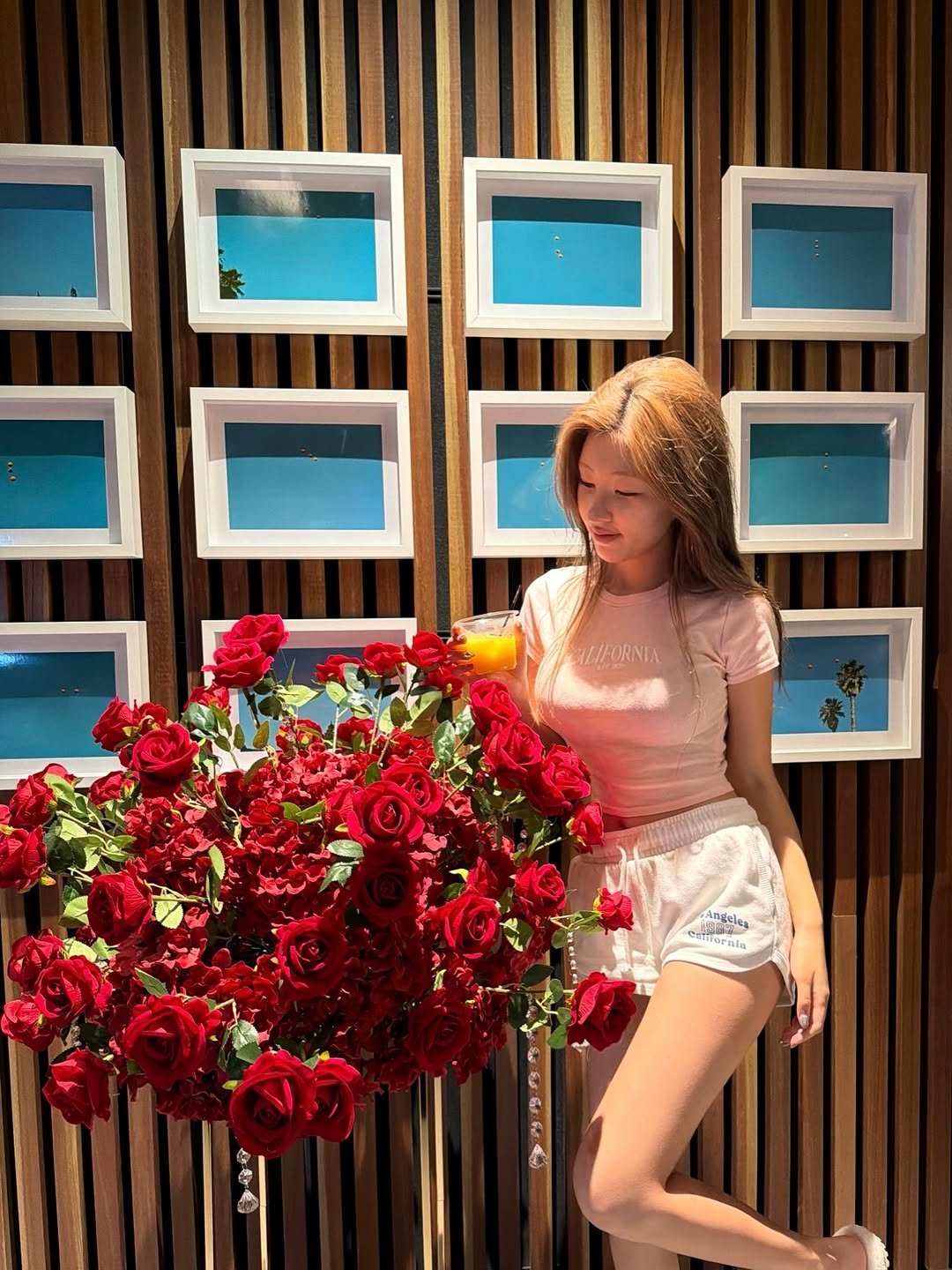 Photo by Hannidella 🇺🇸 (SW Engineer l CEO l MC) on February 15, 2026. May be an image of flower arrangement, prairie gentian, rose, carnation and text.