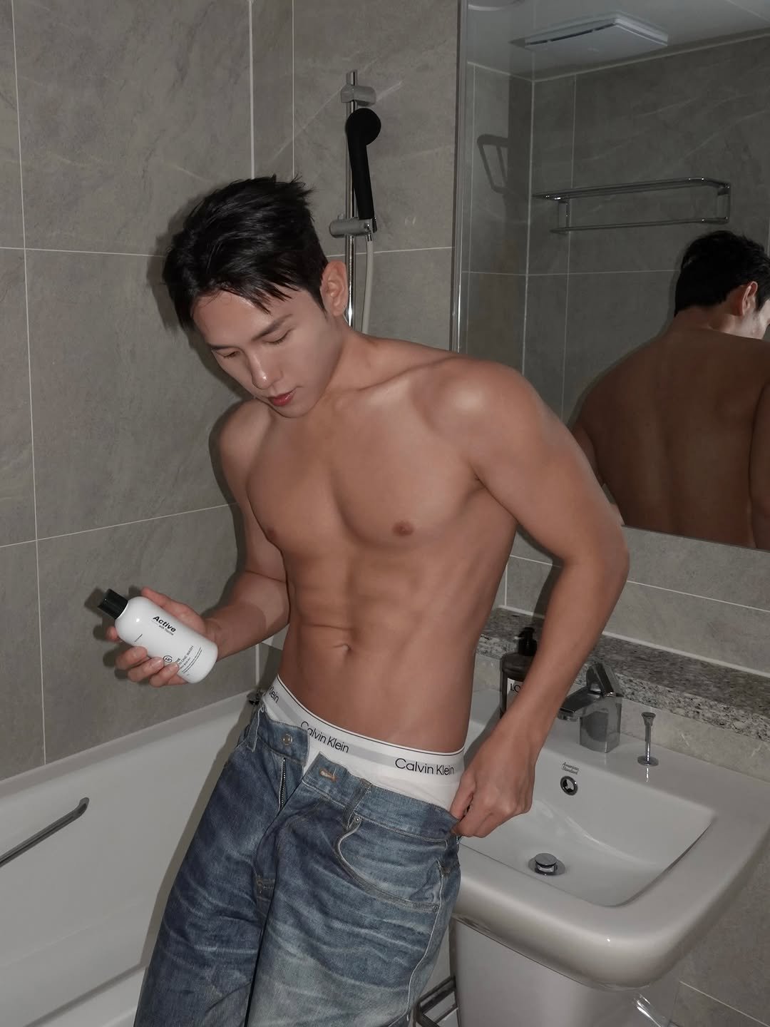 Photo by 한스HANS on November 08, 2025. May be an image of one or more people, biceps, underwear and text.